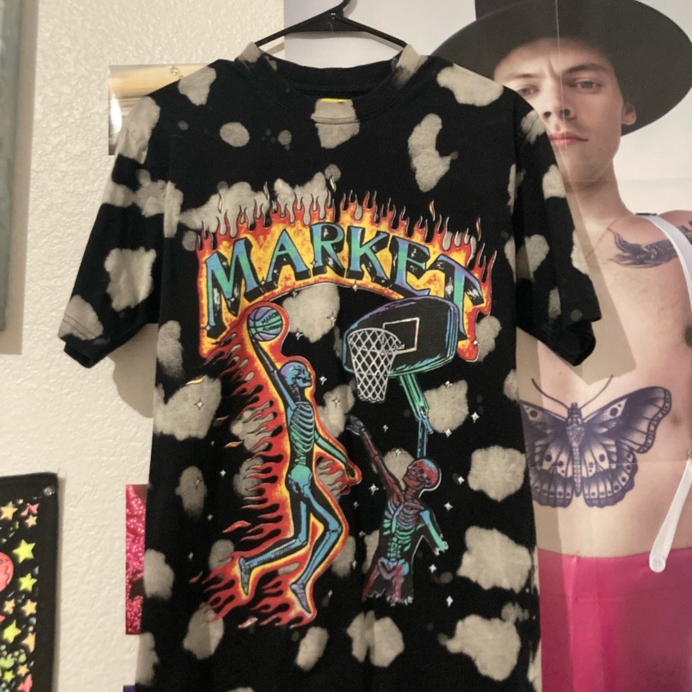 Market bleached dye tshirt